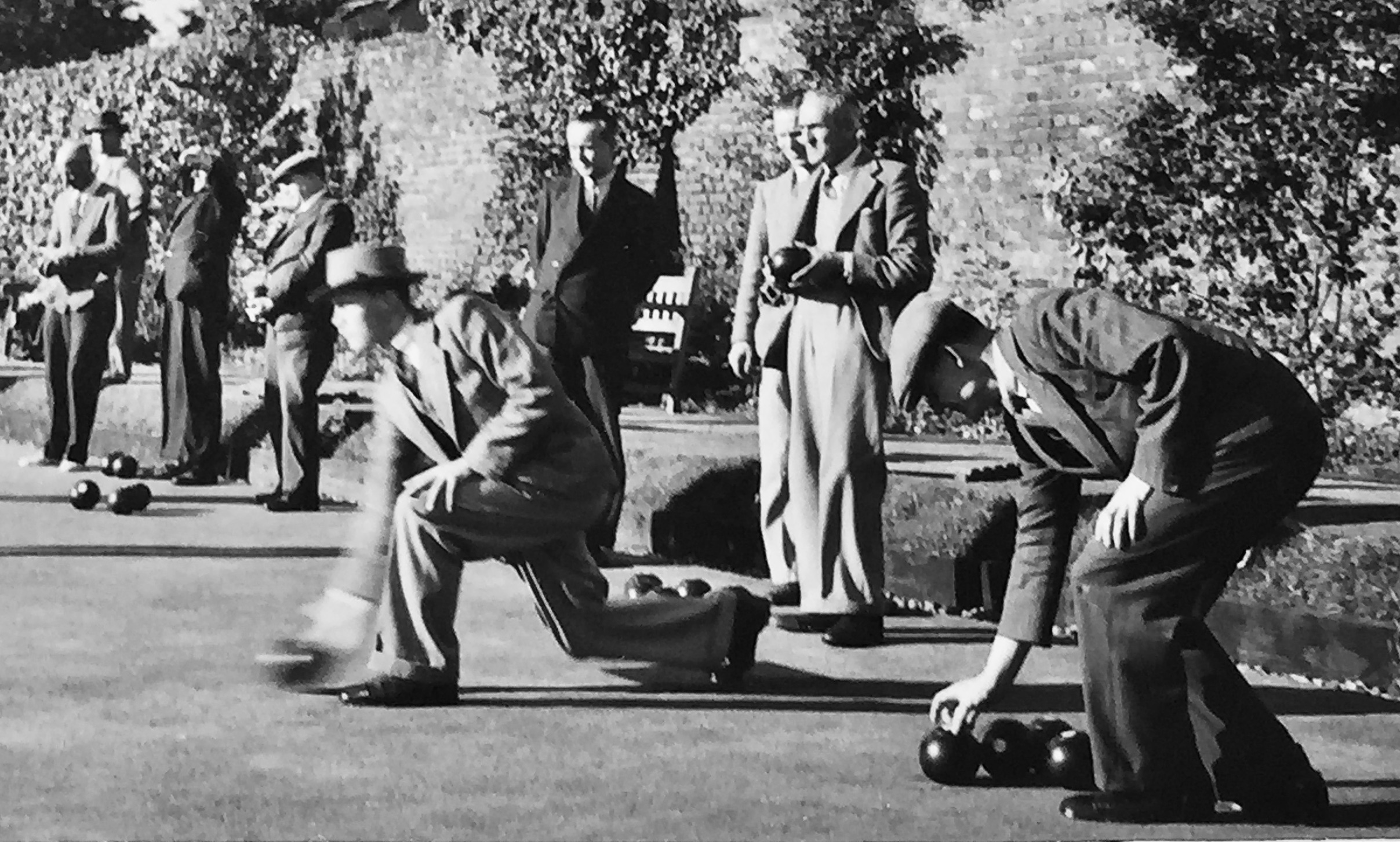 men playing bowls